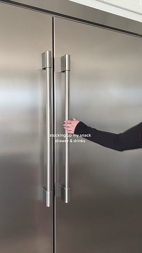 next up: produce drawers!👏🏼🫑🥒🥕 #fyp #foryoupage #asmr #asmrsounds #fridgerestock #fridgeorganization #food #restock #kitchen #organize #satisfying