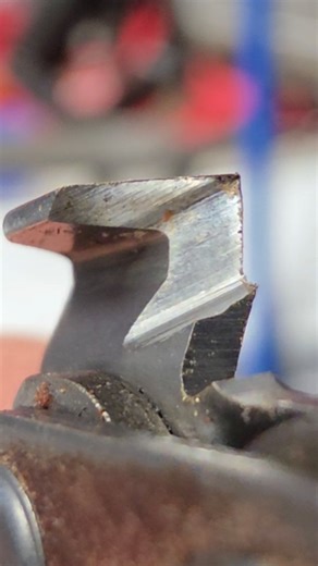 Chain talk. Sharpen your chain, or swap it out for a fresh one before it gets dull. This will extend the life of all of your chains that are in rotation. I cut doug first and hemlock with this Chain for a day. I switch chains out daily, sometimes twice a day if im in big wood and the chain is working harder. #mitchzenobitrees #treework #treeservice #treelife #trees #treecutting #timberfaller #logger #logging #arborist #arboristsofinstagram #treesurgeon #logger1988 #pnw #reel #reels #shorts #vide