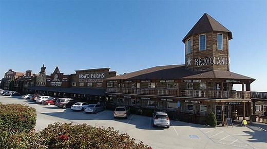 Bravo Land - Western Themed Roadside Attraction in Central California - Sidetrack Adventures