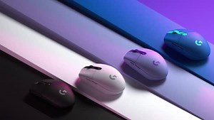 El mouse inalámbrico G305 para jugar, tiene un sensor HERO que ofrece un desempeño excepcional, con velocidad de respuesta, precisión y eficiencia energética óptimas. 😎🖱️💥 Sus botones principales, izquierdo y derecho, tienen una capacidad de 10 millones de clicks, ¡así que preparate para lograr tus victorias más épicas! ⚔️ Además, incluye un botón central, botón de dpi y dos botones laterales programables a tu gusto mediante Logitech G HUB. Ofrece una duración de batería impresionante de 250 
