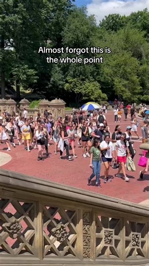 City Girls Walking: Embrace the NYC Vibe