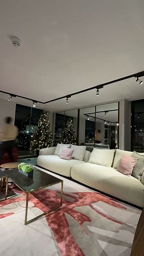 To our fabulous interior design community, Happy 2024! May this fresh start bring exciting opportunities, renewed inspiration and huge success as we journey into an industrious new year! With interesting new brands on board and the launch of our tech-savvy CCPD workshops, we look forward to working closely with you as we strive towards creating stylish, sustainable interiors. Cheers to 2024! 🥂 #fcilondon #newarrivals #2023recap #decorinspo #luxuryinteriors #luxuryinteriordesign #londoninteriord