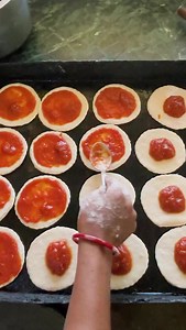 60K views · 206 reactions | Jharkhandi Village Wala Desi Mini Woodfire Pizza In Ranchi Where: Ranchi, Jharkhand Tag Someone Who Loves Desi Pizza . Follow us @india_eat_mania for more foodie updates Use Hashtag #indiaeatmania to get featured Turn on your post notifications . #desipizza #minipizza #ranchistreetfood #villagepizza #tribalfood #jharkhandipizza #jharkhand #food #streetphotographer #trendingreels #viralvideos #reels #followme #like4like #tag #share | India Eat Mania | Facebook