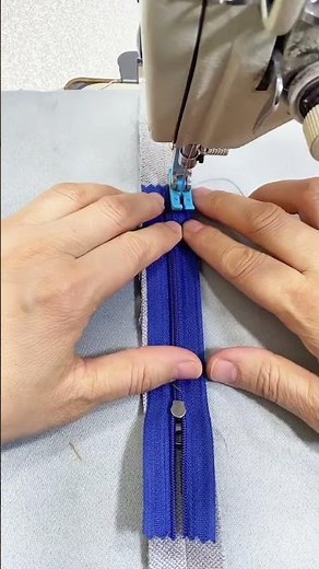 How to Sew a Zipper on a Pillow Cover #sewingtutorial #sewingtips #diy