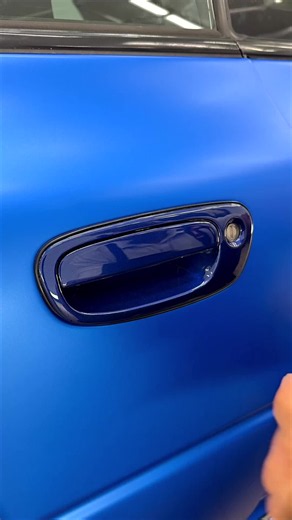 Subaru Impreza WRX Door Handle Color Change 🚗🎨✨ Want to change your Subaru Impreza WRX door handle color without paint? This quick Custom-Wrap Transformation shows how vinyl can completely change the look of a small detail while keeping the original finish untouched. A door handle wrap is a simple DIY Car Modification you can do at home with basic tools. No paint, no permanent changes, and no complicated workshop equipment. The vinyl is fully reversible and safe for the original surface when a