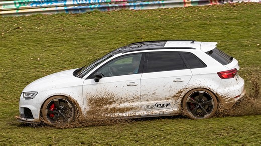 Førerne kæmper mod farlige forhold under intenst regnvejr på Nürburgring
