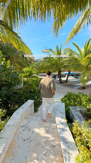 📍Comment "Foster Hill" for info. Available For Spring Break! March 12-21 is currently open. Imagine waking up at Peeps Cottage… One of the five Foster Hill homes. A true beachfront villa with 2 bedrooms and 2 ensuite bathrooms, it sleeps up to 4 for an easy Bahamas vacation with a small family or couple. 🏖️ Outside is built for relaxed island days. An infinity-edge pool appears to meet the sea, and there is an outdoor jacuzzi, a sandy beach just steps away, a shaded gazebo, and kayaks and padd