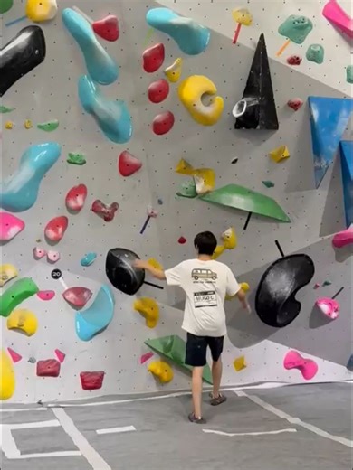 Hugo Chan on Instagram: "🇯🇵🧗🏻‍♂️ thx🙏 @chshoji #bouldering #climbing #bouldering_videos_of_instagram #tokyo #nextweek #準備十五運"