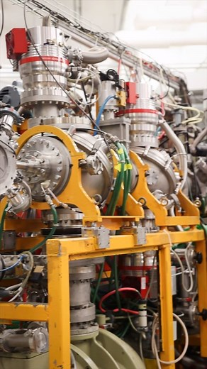 📍 the Nuclear Science Laboratory at @notredame is one of the longest continuously operating accelerator laboratories at any U.S. university! One of our accelerators was even commissioned for nuclear research in the Manhattan Project. This week, physics students from Winamac Community High School attended a QuarkNet masterclass, which included a tour of the Nuclear Science Lab in Nieuwland Hall. Graduate students Sam Porter and William von Seeger led the high school group through the fascinating