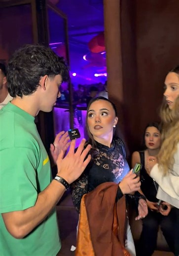 Cupido en la Fiesta: La Conexión Inesperada