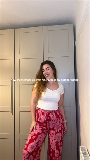 Obsessed with this warmer weather we are having, here is a spring ootd hoping that this weather stays 🥹🤍 #ootd #springootd #ukweather