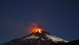 Volcano eruption forces thousands to evacuate from town in Chile