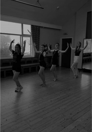 Seniors turn!💃🏽 #dancer #endoftime #danceschool #dancersoftiktok #dancerlife ##dancers #creator #trendingtiktok