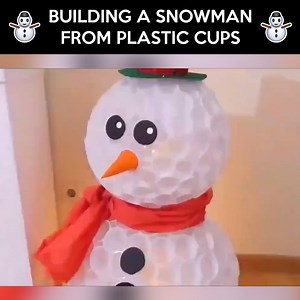 915K views | Building a snowman from plastic cups Credit: Víctor Vic & www.youtube.com/watch?v=GYS6Nkw2idE | LOLKidz | Facebook