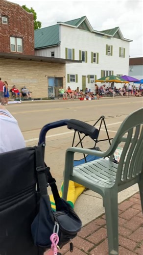 Asking for prayers For my daughter she slipped on the ice on driveway and broke her leg in Two places currently in surgery at Aurora ! | Linda Lawrence