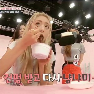 2.1M views · 10K reactions | yuna eating:梁殺 *nods* aww, yuna is the happiest when she's eating | ITZY Yuna | Facebook