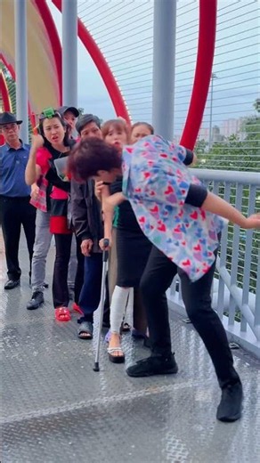 KM- Queueing and the big lesson [KINDNESS MAN] #kindness #respect #goodman #happy #humanities