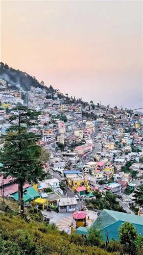 Apne puari Garhwal ki to bat hi agl h #utrakhand #pahdisong #hillstation #youtubeshorts