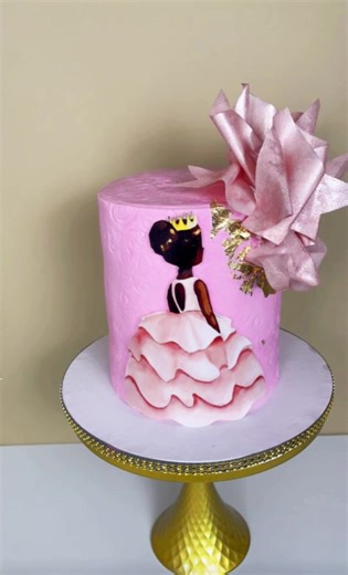 How about this textured fondant black princess cake with the side wafer paper ruffles? I’m in total ❤️ with this cake!! #Cakedecorating #customcakes #cakeartists #fondantcakedecor #cakemaker_baker #dmvcakestylist #naijabaker247 #baltimorebaker #fyp #foryoupage #princesscakes #blackprincesses #girlbirthdaycake #texturedcakedecorating #waferpapercake #waferpapercake