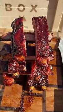 Delicious smoked spare ribs on the kettle