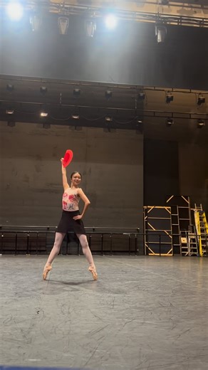 Shiori Kase Young/加瀬栞 | 今週はサドラーズウェルズ劇場での公演の合間を縫ってドンキの自習を✨ステージが使えるので助かっています☺️ ドンキはもう来週！今から楽しみです💓 18日オーチャードホールでお待ちしております！ Rehearsing DonQ in between performances... | Instagram