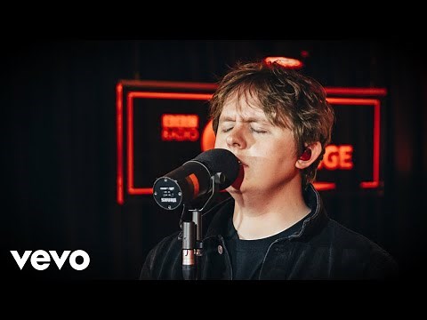 Lewis Capaldi - Hold Me While You Wait in the Live Lounge
