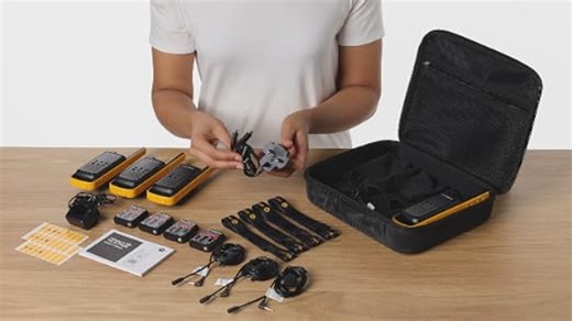 Motorola Solutions – T82 Extreme Quad-Set, Walkie Talkie Talkabout, tragbares Funkgerät mit 4 Einheiten, UHF, Schwarz und Gelb, Reichweite bis zu 10 km, einfache Kopplung, LED-Taschenlampe