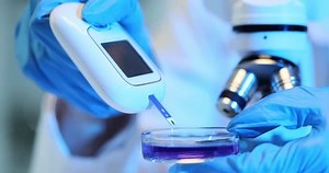 Using Digital Refractometer Measure Specific Gravity Stock Footage Video (100% Royalty-free) 3474442077 | Shutterstock