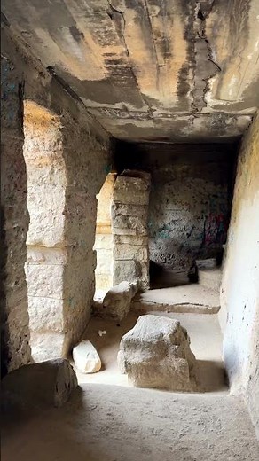 Hike the Abandoned Zoo in Los Angeles, California 🦍