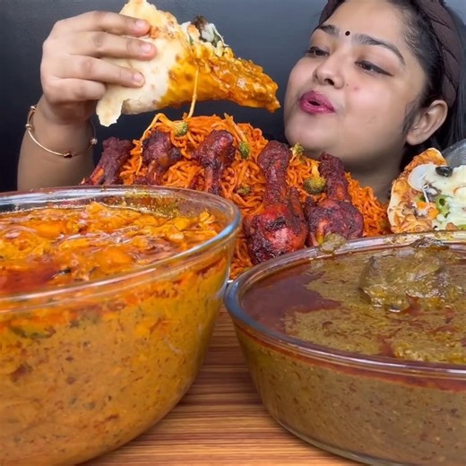 ASMR: EATING SPICY CHICKEN CURRY🔥 CHEESE PIZZA || #shorts #mukbangn#asmreating #mukbangasmr #asmr