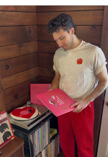 today’s valentines day spin. the peanuts with another banger indie store exclusive. 💌🥰💝 also huuuuge shoutout that this was pressed as a bio-attributed record, using 90% less carbon than a standard vinyl record. #vinylrecords #vinylcheck #charliebrown #peanuts #valentinesday @Snoopy @Craft Recordings @Vince Guaraldi