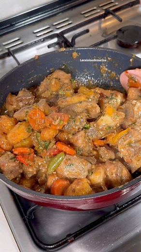 1M views · 25K reactions | Recette la viande de porc au frite de pommes de terre Mes épices casseroles sont disponibles sur mon site Lacuisinedemarina.com ou au +33 07 82 19 72 54 , numéro uniquement pour les épices en l’Afrique +237 679049790 Pour Tous vos produits africains et poisson ￼commander sur  enviesdafrique.fr #assaisonnementmarina #lacuisinedemarina #cooking #recette #cuisine #food #recipe | Lacuisinedemarina | Facebook