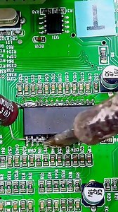 Easy Ways to Remove SMD ICs without Hot Air #desoldering #tips #tricks #SMD #IC #simple #tools #creative | Giyan Circuit