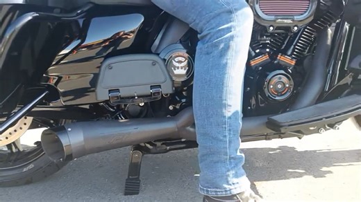 Eagle King Reverse Australia🇦🇺 and AF Kustoms Australia🇦🇺. The Team at Gold Coast Harley-Davidson with their latest Touring model Badassery fitted with our Custom Upgrades to their customers M8 Ultra Limited, which is Fitted with Both our “Eagle King Electric Reverse Kit” And also our “AF Kustoms Electric Center Stand Kit" Proudly Standing Up Straight! Along with Effortless Reversing! Total Badassery, Hell Yeah, now She’s Got Game! The AFK Electric Center Stand kit is also incorporating our 