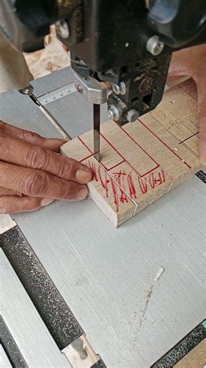cut patterm with mini band saw #woodworkingtools #woodwork