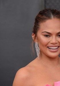 Chrissy Teigen – 2022 Grammy Awards • CelebMafia