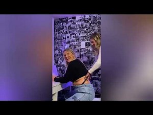 Su amiga le hace calzon chino con tanga (wedgie)