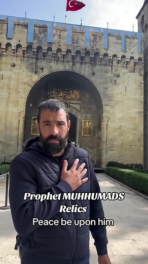 Exploring the Topkapi Museum: Relics of Prophet Muhammad