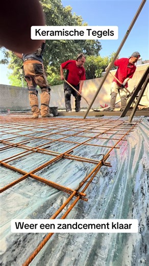 Keramische tegels veranda leggen: zandcement klaar maken