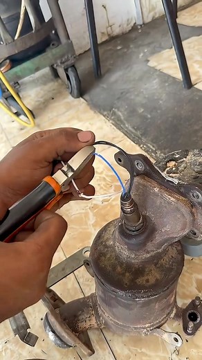 How to Bypass an Oxygen Sensor in Your Vehicle