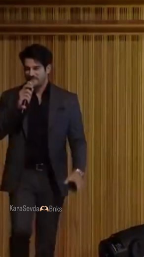 Karasevda_bnks on Instagram: "2016 Burak Özivit ! Apresentadora pede para ele dançar ,mas ele disse que está com pouco tempo pois saiu no meio das gravações de Kara Sevda e que tinha volta a gravar ✓ o nosso favorito 🔗❤️❤️‍🔥🥰 #karasevda #burakozcivit #endlesslove #kemalsoydere #neslihanatagul #nihansezin #explore #explorepage #model"