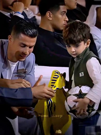 Ronaldo Jr. vs Ronaldo Signature Value.. 😮‍💨