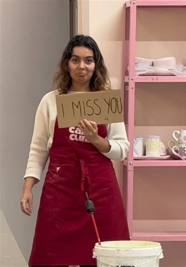 When one of you is glazing pottery and the other is on the coffee machine… The heartbreak is real ❤️‍🩹 📍 Carb Club Ceramics Pottery Painting Cafe, London Fields, E8 3SE #carbclub #potterypainting #london #eastlondon #cafe