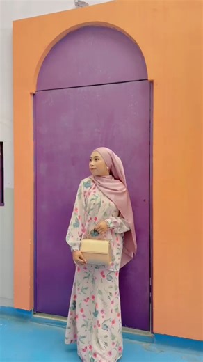 @aathirahhh One of the best parts of the Eid season? Outfits prep! 👠👛👗Donning sparkly shoes and bags to complete this dreamy baju kurung. Shine this Raya, checkout Bata Starlight Collection at Bata stores or Bata.com #BataShoes #BataMalaysia #BataXPoplook #ShineBrightInStarlight #MakeYourWay Bata Comfit Collection: https://www.bata.com/my/women/brand/bata-comfit/filter/bata-comfit/ Bata Red Label bag: https://www.bata.com/my/bata-red-label-bags-521D_369117035632U.html?dwvar_521D__369117035632