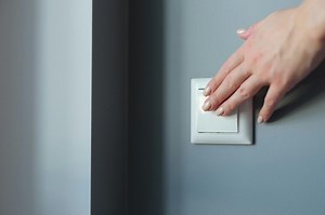 電気スイッチの交換・修理はDIYできない！種類や取り換え方法の注意点も解説