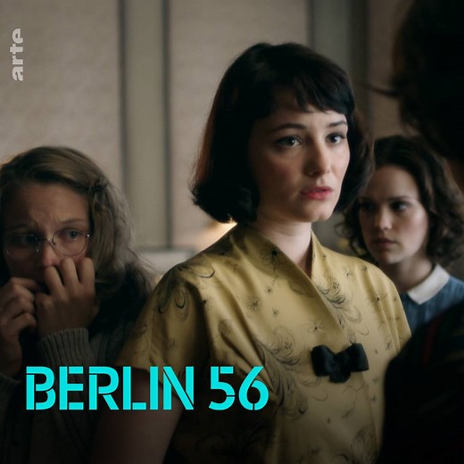 Monika n’est pas faite pour les arts ménagers… Heureusement pour elle, la grande époque du rock se prépare à Berlin. so.arte/Berlin56E1 via ARTE Séries 💃🕺🇩🇪 | ARTE