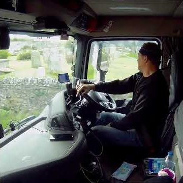 Car Transporter in the Village #cartransporter #carrecovery #salvage