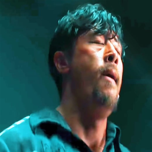 Escape from the Giant Python: A Terrifying Adventure