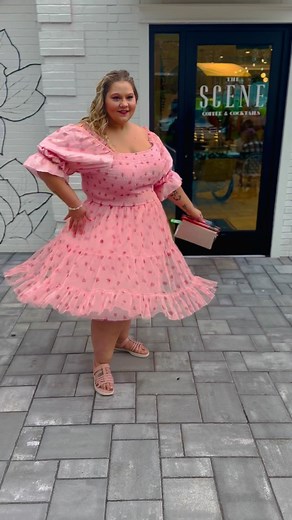 Cutest lil strawberry dress seen at the Scene 🍓🍓 Outfit: Dress - gifted by @ivycityco Purse - gifted by @minandmonbags Shoes - @clarksshoes #strawberrydress #fatbabesinluxury #thescene #fridayvibes | VoluptuousLeah