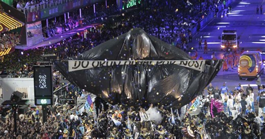 Por que Beija-Flor colocou saco plástico no Cristo Redentor em desfile